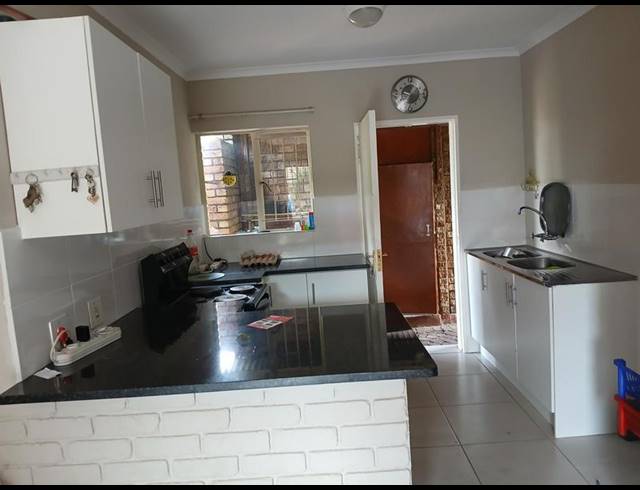 4 BEDROOM HOUSE FOR SALE IN SUIDERBERG